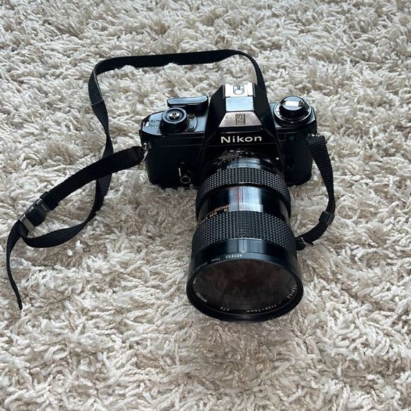 Vintage Nikon EM interchangeable lenses 35mm Single SLR F = 28–70 MM Marco Len